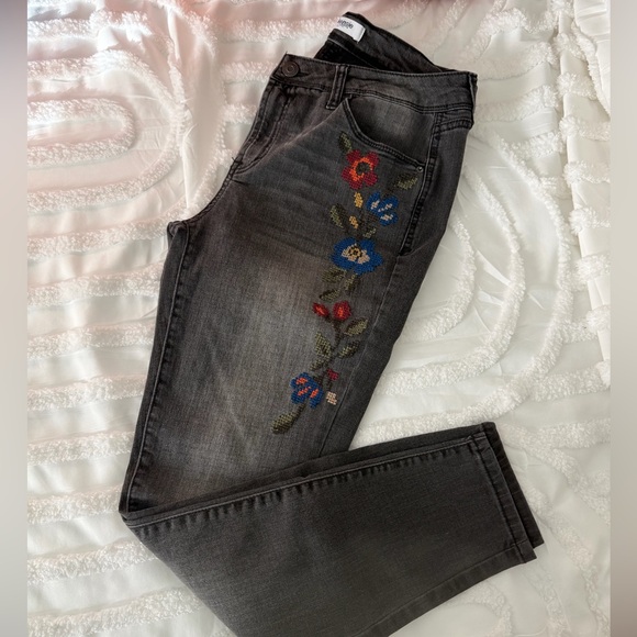 Kensie Denim - Kensie Jeans with Floral Embroidery